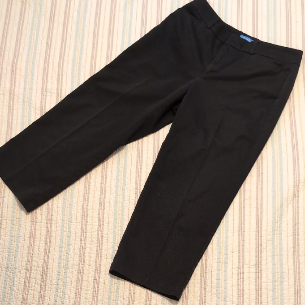 🌼Dockers Classic Black Cropped Khakis